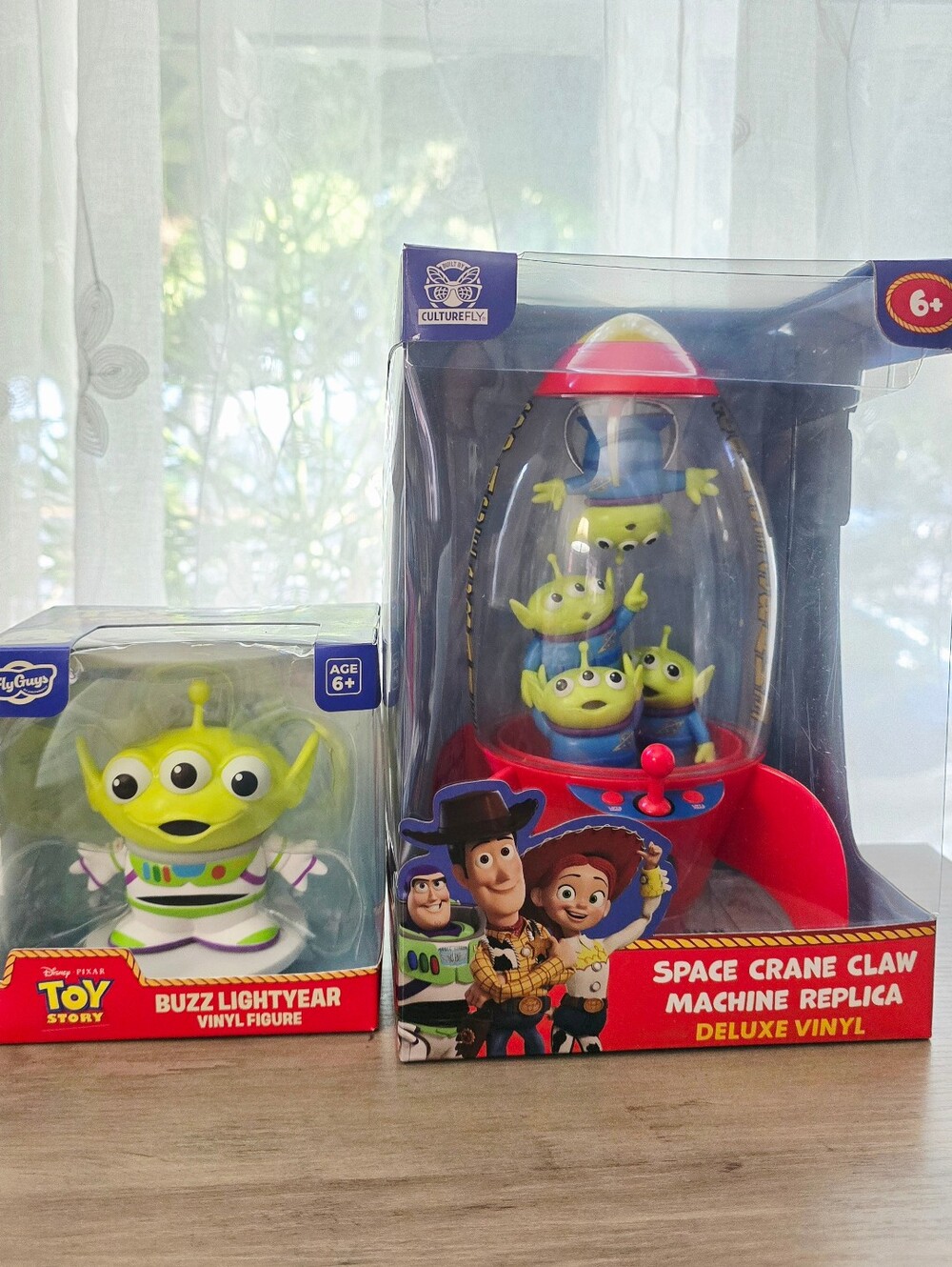 Disney Pixar Toy Story Alien disguise as Buzz Lightyear & Aliens Crane Machine